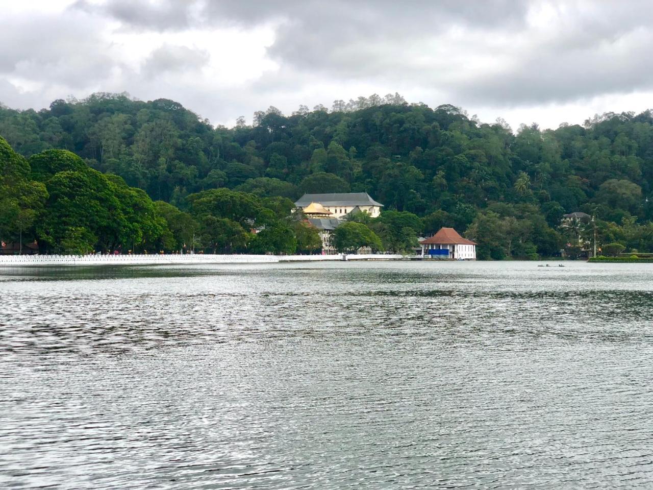The Radh Hotel Kandy Exterior foto